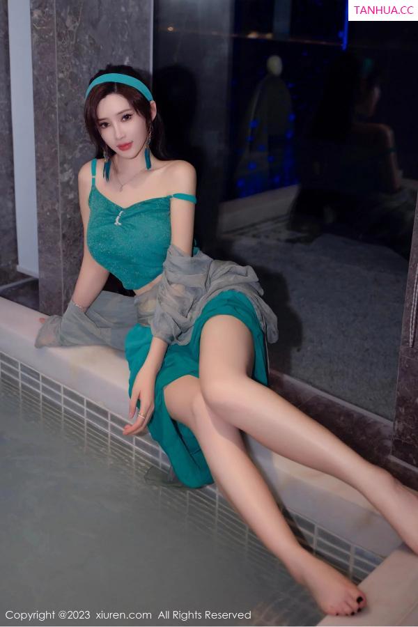 周妍希 奶瓶土肥圆 [XiuRen]高清写真图 2023.12.29 No.7886 Carol周妍希 温泉美腿第18张图片
